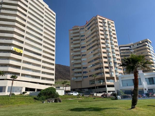 Beachfront Condo W Pools Steps To Beach & Mins To Dt Росарито Екстериор снимка